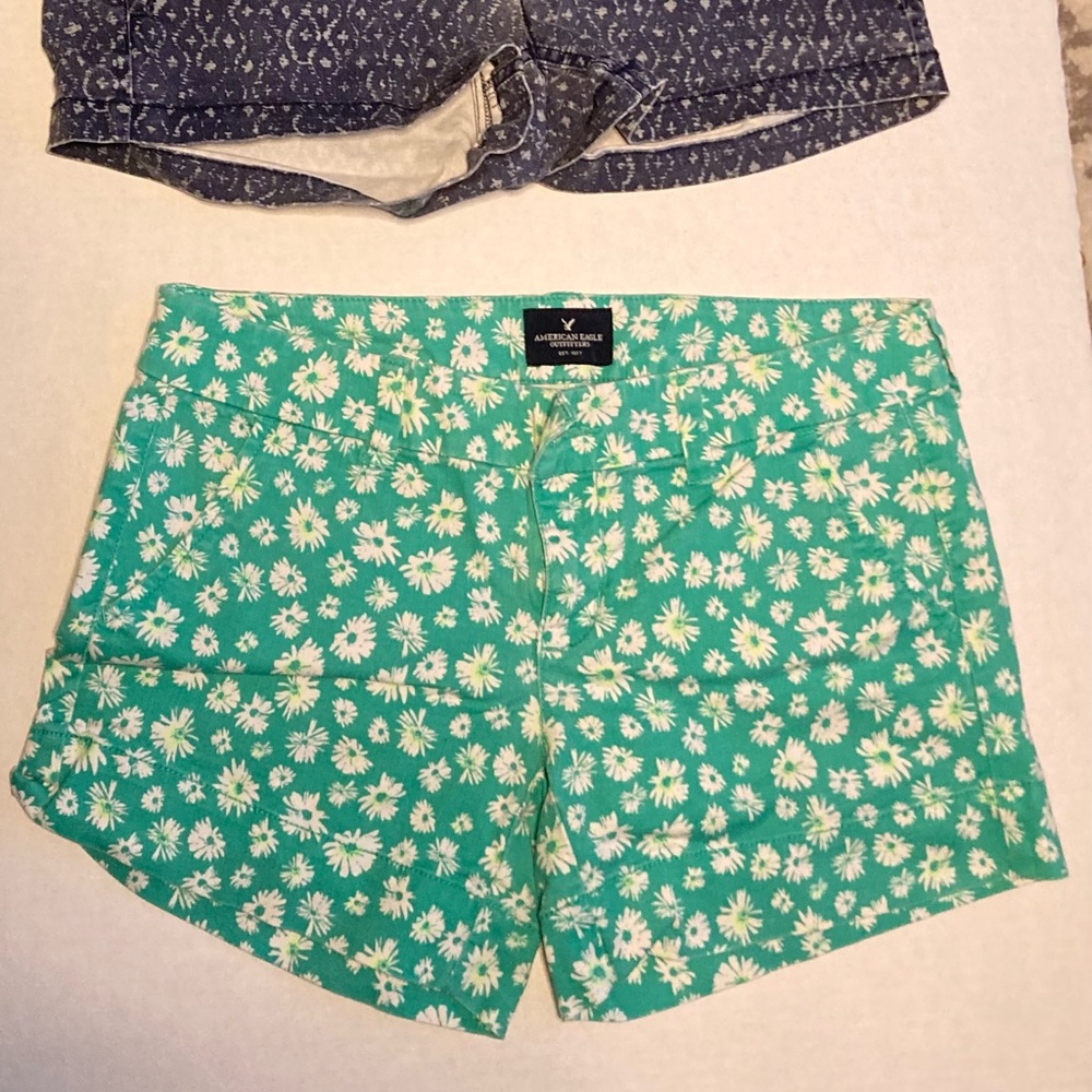 American Eagle Lot Of 2 Pair MIDI Shorti 4 Shorts  Spring Summer. - Picture 7 of 7